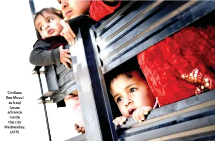  ??  ?? Civilians flee Mosul as Iraqi forces advance inside the city Wednesday. (AFP)