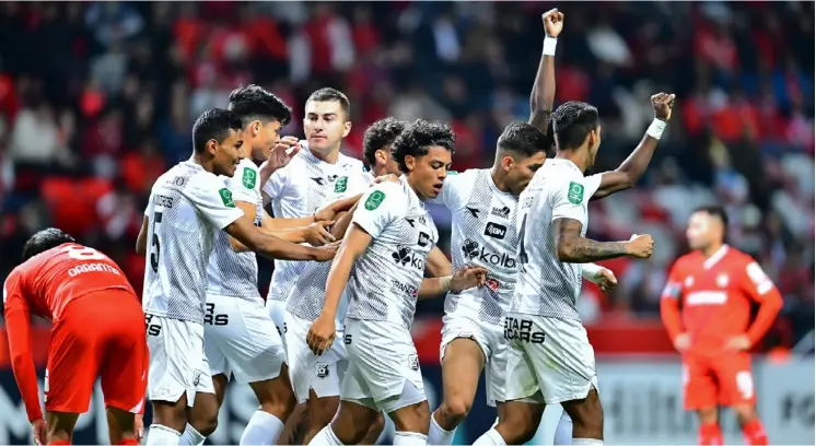  ?? CONCACAF ?? Los jugadores de Herediano demostraro­n carácter y mucha confianza para venir de atrás y derrotar al Toluca de México, la noche del jueves.