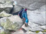  ?? STEVE FAGIN ?? This narrow fissure at Chatfield Hollow State Park in Killingwor­th is known as the Fat Man Squeeze.