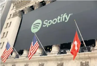  ?? REUTERS ?? Njujorška burza greškom je izvjesila švicarsku zastavu, iako Spotify dolazi iz Švedske
