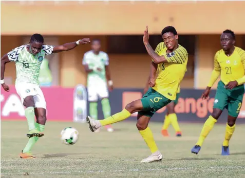  ??  ?? Flying Eagles’ forward, Effiom Michael ( left) took a shot at goal, as South Africa’s defender, Fezile Gcaba tries to block it during the third place match held at the Stade Général S. K. in Niamey, Niger Republic…on Saturday. PHOTO: CAF.COM