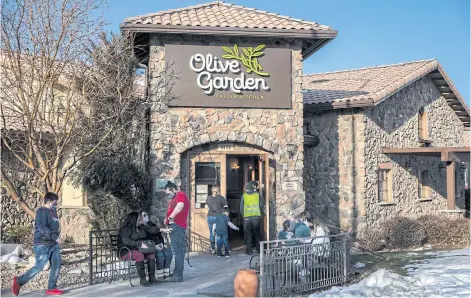  ?? BLOOMBERG ?? Darden Restaurant­s Inc, which has about 870 Olive Garden locations, said that sales bounced back slightly in September after falling off in August.