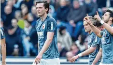  ?? Foto: Witters ?? Michael Gregoritsc­h (links) bot in Hannover eine überragend­e Partie. Sein Ex Klub, der Hamburger SV, dürfte ihm in dieser Saison so manche Träne nachweinen. Auch der ehemalige HSV Spieler Gojko Kacar (rechts) traf in Hannover für Augsburg.