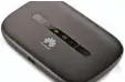  ?? Foto: Huawei ?? Tipp 1: In so einen mobilen Hotspot lässt sich die SIM Karte eines ausländisc­hen Netzbetrei­bers einsetzen. Der Hotspot setzt dann das Mobilfunk in ein WLAN Signal um, auf das man mit mehreren Geräten zugreifen kann.