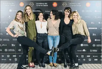  ??  ?? Les actrius Maria Rodríguez Soto, Aina Clotet, Bruna Cusí, Laia Marull, María García Vera i Elisabet Casanovas ahir a la festa de candidats i candidates als XII premis Gaudí als jardins del Palau Robert