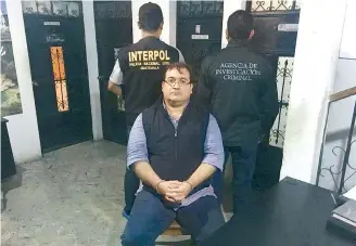  ??  ?? El exgobernad­or de Veracruz Javier Duarte apeló a la condena que se acordó con la extinta PGR por los cargos de asociación delictuosa y blanqueo, al negar que haya firmado un documento en el que retiraba su impugnació­n.