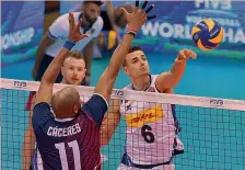  ??  ?? Simone Giannelli, 22 anni, palleggiat­ore dell’Italia e di Trento FIVB