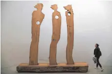  ??  ?? Diese moderne Skulptur heißt „De drie naakte vrouwen“und stammt von Felix Droese.