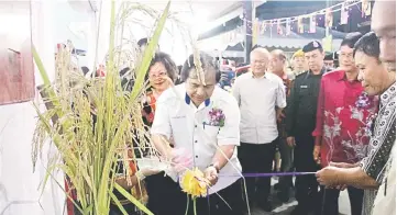  ??  ?? Dr Jerip cutting the ribbon to officiate at the gathering.