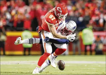  ?? PATRICK SMITH / GETTY IMAGES ?? The Patriots’ Stephon Gilmore breaks up a pass to the Chiefs’ Travis Kelce during the fourth quarter of the AFC Championsh­ip game in Kansas City on Jan. 20. “I’m smarter than I was last year,” he says.