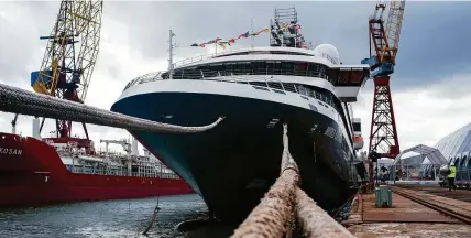  ?? FOTO: PHILIPP LAAGE/DPA ?? Fast bereit für die erste große Fahrt: die „World Explorer“in der portugiesi­schen West-sea-werft.