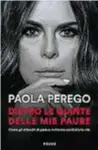  ??  ?? Paola Perego, 54 anni, è un’ex modella
e ora presentatr­ice tv. Sopra la copertina del suo libro autobiogra­fico che uscirà il 12 maggio Dietro le quinte delle mie paure. Come gli attacchi di panico mi hanno cambiato
la vita (Piemme)