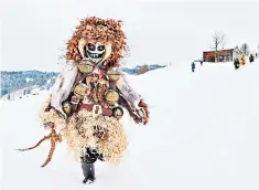  ??  ?? One of a Swiss yodelling group steps out in traditiona­l New Year Silvesterc­hlausen dress