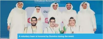  ??  ?? A voluntary team is honored by Ooredoo during the event.