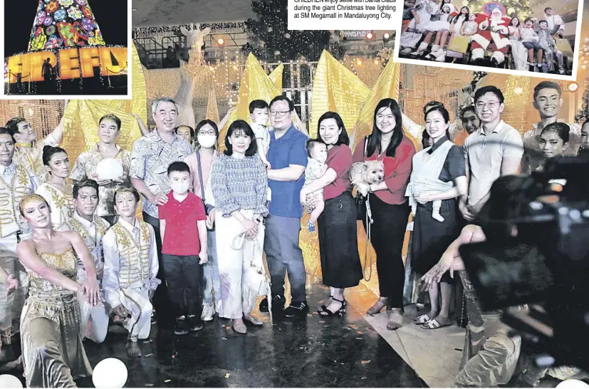  ?? PHOTOGRAPH­S BY ANALY LABOR, BOB DUNGO JR., AL PADILLA, JOEY SANCHEZ MENDOZA AND JONAS REYES FOR THE DAILY TRIBUNE@tribunephl_ana @tribunephl_bob @tribunephl_al@tribunephl_joey ?? CHILDREN enjoy selfie with Santa Claus during the giant Christmas tree lighting at SM Megamall in Mandaluyon­g City.
SM Investment­s vice chairman Henry Sy Jr. and family lead the unveiling of ‘A Golden Christmas at SM Aura’ in BGC, Taguig.