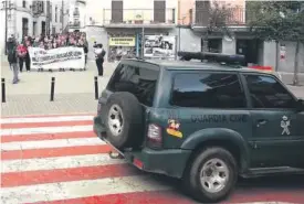  ??  ?? La manifestac­ión arrancó en la plaza de Los Fueros.