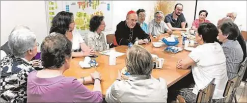  ?? Fotos: Archimadri­d / Óscar González García ?? El cardenal Osoro durante su visita al centro Puente Esperanza, el pasado 19 de junio