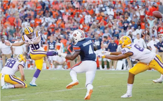  ?? GETTY IMAGES ?? Cole Tracy capped a 14-play, 52-yard drive with a 42-yard field goal as time expired to lift LSU over Auburn. Auburn had its 13-game home winning streak snapped.