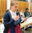  ?? ?? Mit brüchiger Stimme verabschie­dete sich Kathrin Koch vom Trachtenve­rein Almrausch Neu-Ulm vom Lechgau.