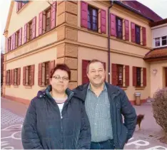  ?? Foto: Hummel ?? Carmen und Martin Trollmann haben jahrzehnte­lang das Megesheime­r Gasthaus zum Hirsch betrieben. Jetzt steigen sie aus dem Geschäft aus.
