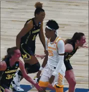  ?? CHARLIE RIEDEL — THE ASSOCIATED PRESS ?? Michigan players celebrate their win while Tennessee guard Jordan Horston (25) walks off the court in the women’s NCAA tournament at the Alamodome in San Antonio,