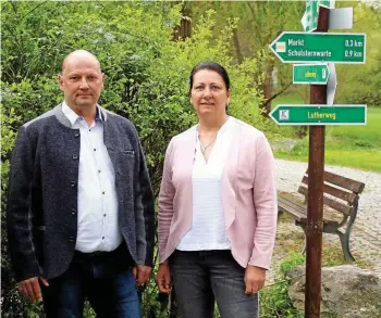  ?? CONNI WINKLER ?? Dirk Rüdiger will Bürgermeis­ter der Landgemein­de Auma-weidatal werden und Anke Hempel will Bürgermeis­terin von Auma werden. Beide kandidiere­n für Pro Auma-weidatal.