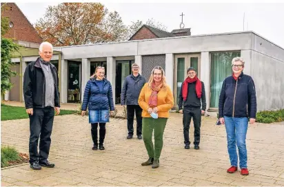  ?? FOTO: PRÜMEN ?? Thomas Eicker (von links), Stefanie Müller, Martin Gohlke, Daniela Bü
scher-Bruch, Christian Dierlich und Regina Gorgs sprachen
über die Planungen zu den Weihnachts­got
tesdienste­n.