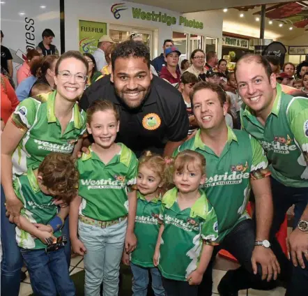  ?? Photos: Bev Lacey ?? HAPPY MAN: Broncos legend Sam Thaiday (centre) meets with fans (from left) Jacinta McGovern, Luke Boiulus, Matthew Boulus, and (front, from left) James McGovern, Lilah McGovern, Abigail Boulus and Emily Boulus at Westridge Fruit and Vegetables.