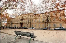  ??  ?? Outre le cinéma, une maison de retraite et un parking souterrain sont prévus dans l’aménagemen­t en lieu et place du collège.