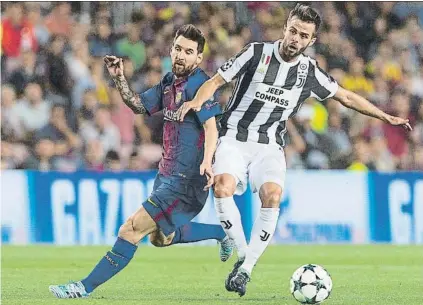  ?? FOTO: PERE PUNTÍ ?? Pjaanic, en un partido contra el Barça de Messi El bosnio de la Juve dejó claro en Instagram que le gusta que le siga el Barça