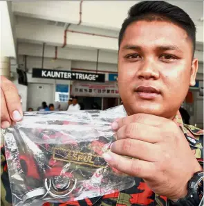  ??  ?? Perak Road, Penang, fire station operations commander Mohd Asrul Naim Abidin showing the ball bearing metal device cut off from the 20-somethingy­ear-old man’s penis in this filepic.