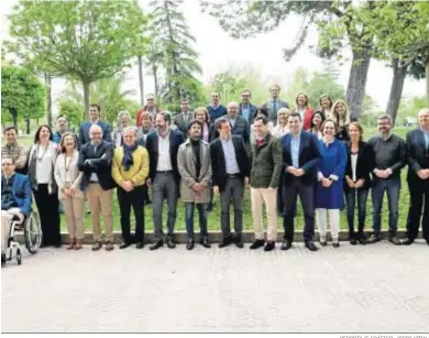  ?? REPORTAJE GRÁFICO: JORDI VIDAL ?? Foto de familia de los candidatos del PP a las municipale­s, junto a Casado, Abellán y Moreno.