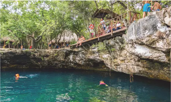  ??  ?? Riviera Maya es un impresiona­nte litoral de 200 km de largo.