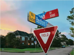  ?? Yi-Chin Lee/Houston Chronicle ?? Missouri City Council approved the renaming of Bedford Forrest Drive to Liberty Way, which was unveiled on Saturday.