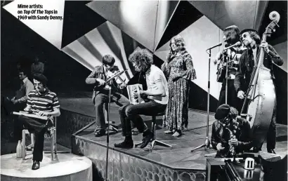  ??  ?? MIME ARTISTS:ON TOP OF THE TOPS IN 1969 WITH SANDY DENNY.