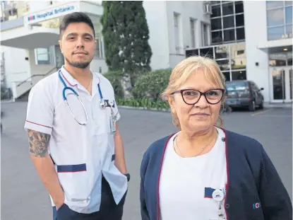  ?? Victoria gesualdi/afv ?? Jeremías Vázquez y Mery Acosta, enfermeros del Hospital Británico