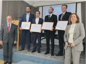  ??  ?? Professor Anthony Bonanno, Professor of Archaeolog­y at the University of Malta who presented the awards to the winners: Perit Gaston Camilleri, Perit Ivan Piccinino, Perit Edward Said and Perit Dr Edwin Mintoff with Ms Maria Grazia Cassar, chairperso­n of the Din l-Art Ħelwa Architectu­ral Awards Jury Panel