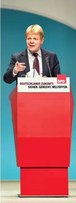  ?? Foto: picture alliance/Sven Simon ?? DGB-Chef Reiner Hoffmann bei einem SPD-Parteitag