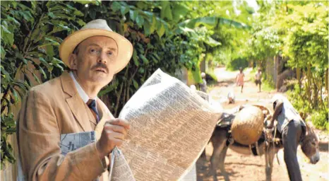  ?? FOTO: XVERLEIH ?? Stefan Zweig (Josef Hader) versucht, sich einzuricht­en im Exil in Brasilien. Aber die Trauer über seine verlorene Welt ist zu groß.