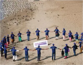  ?? AP PHOTO ?? WORLD CANCER DAY
Cancer patients and caretakers from the P. D. Hinduja Hospital in Mumbai, India, form a human chain to raise awareness about cancer ahead of the World Cancer Day on Sunday, Feb. 4, 2024.