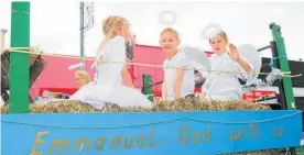  ??  ?? The Totara College float shared the Christmas message.