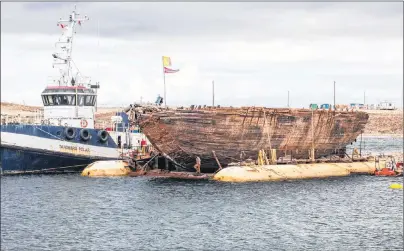  ?? CP PHOTO ?? Explorer Roald Amundsen’s ship the Maud is shown on the barge that will float her back to Norway and the tug that will haul her in a handout photo. Almost 90 years after she was scuttled to the Arctic seabed and six years after efforts to refloat her...