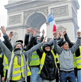  ??  ?? U Francuskoj pobuna zbog povećanja trošarina na gorivo