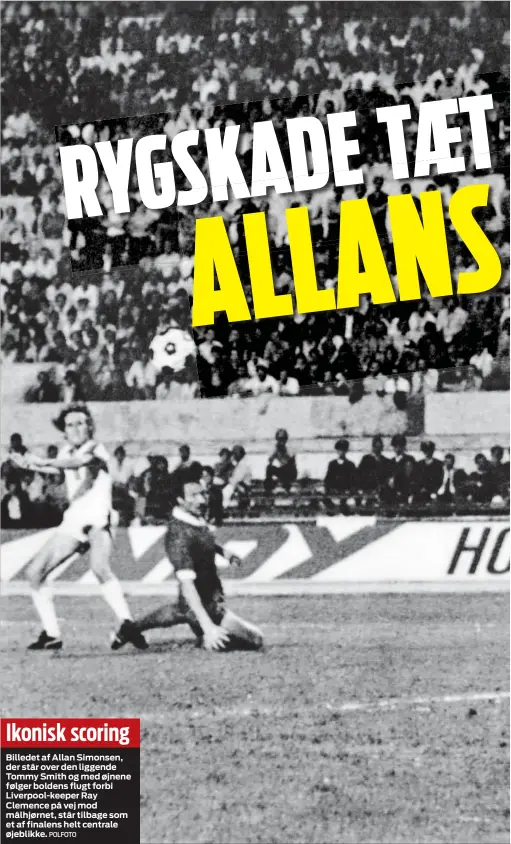  ??  ?? Ikonisk scoring
Billedet af Allan Simonsen, der står over den liggende Tommy Smith og med øjnene følger boldens flugt forbi Liverpool-keeper Ray Clemence på vej mod målhjørnet, står tilbage som et af finalens helt centrale øjeblikke.