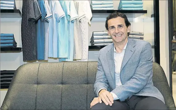  ?? FOTO: HUGO BOSS ?? Pedro Martínez de la Rosa atendió a MD en una distendida charla en la tienda que Hugo Boss ha reabierto en la Avenida Diagonal de Barcelona, marca de la que es embajador