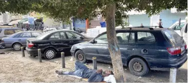  ?? Associated Press ?? ↑
A homeless man sleeps on the ground in Beirut on Saturday.