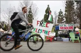  ?? SHAE HAMMOND — STAFF PHOTOGRAPH­ER ?? Students at a camp-in site in White Plaza at Stanford University students protest the war in Gaza on Friday. Students participat­ing refused to show their faces and share names due to fear of retaliatio­n from school officials.