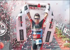  ??  ?? Javier Gómez Noya, ayer en meta tras ganar el Ironman de Malasia.