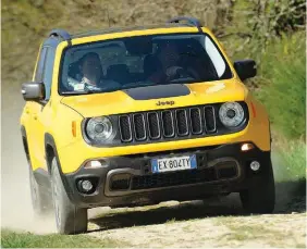  ??  ?? Pour la cinquième fois, Jeep remporte le trophée de 4x4 de l’année, cette fois avec
le Renegade.