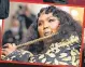  ?? ?? Lizzo played a $55,000 flute on the red carpet